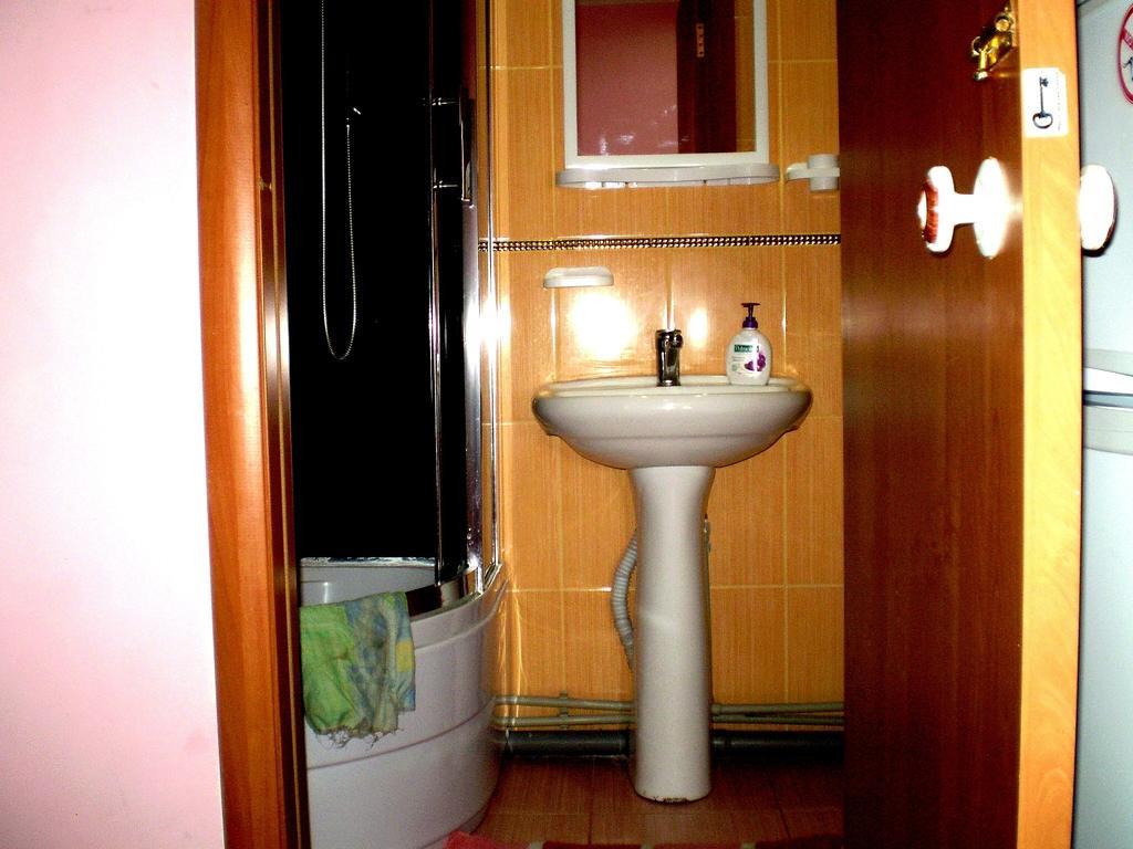 2 Комнаты 4 Дивана Чкалова-Садовая "Сити Центр" 2 Этаж Wi-Fi 2 Этажный Отдельный Дом Mykolajiv Rum bild
